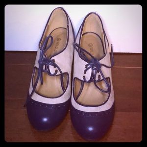 Wild Diva Lounge vintage tie up heel navy & cream